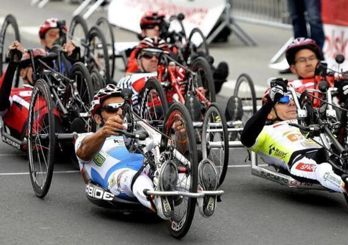 Travolto da un TIR mentre si allena con l'handbike: grave un atleta del team di Zanardi