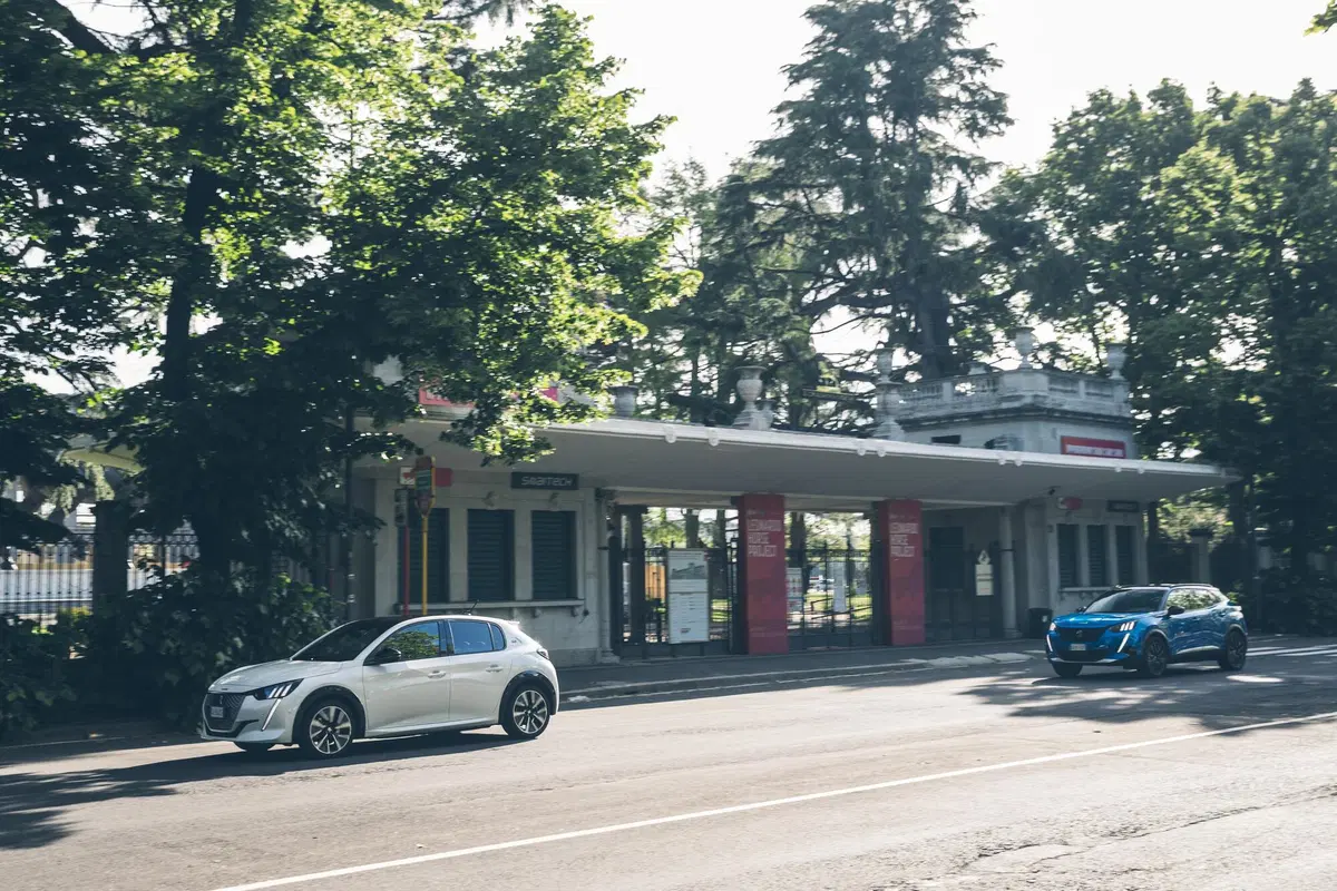 Elettrica di segmento B senza rinunce? Peugeot ha tutte le varianti (hatch e SUV) se siete elettro-compatibili (2)