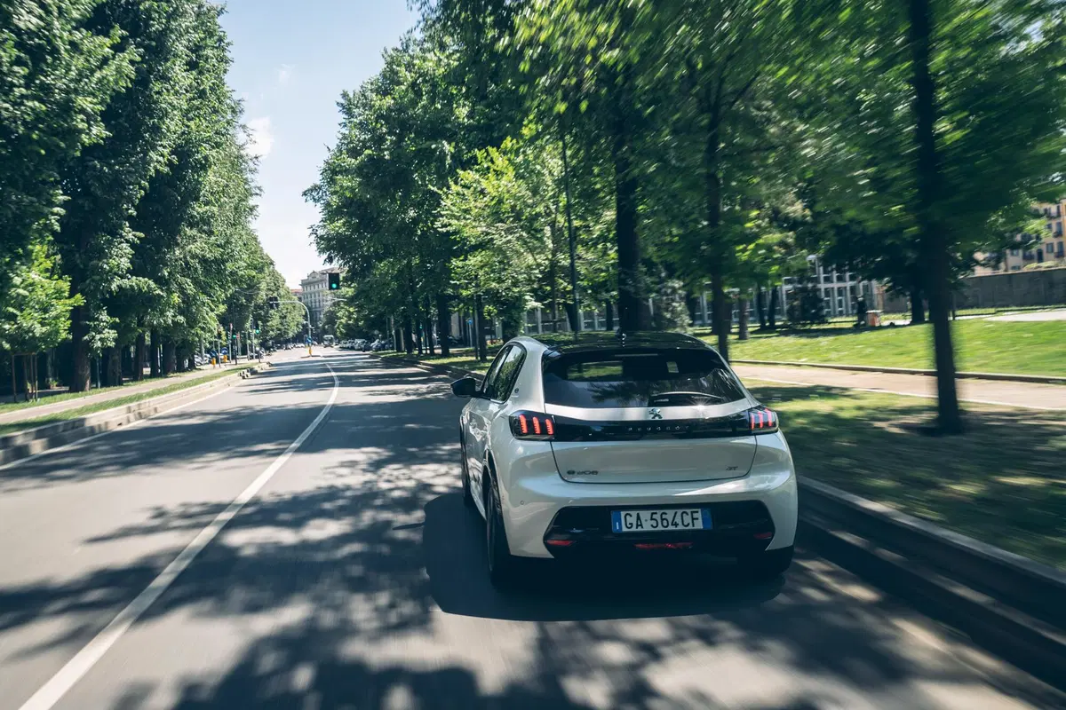 Elettrica di segmento B senza rinunce? Peugeot ha tutte le varianti (hatch e SUV) se siete elettro-compatibili (8)