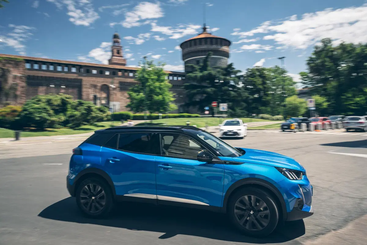 Elettrica di segmento B senza rinunce? Peugeot ha tutte le varianti (hatch e SUV) se siete elettro-compatibili (9)