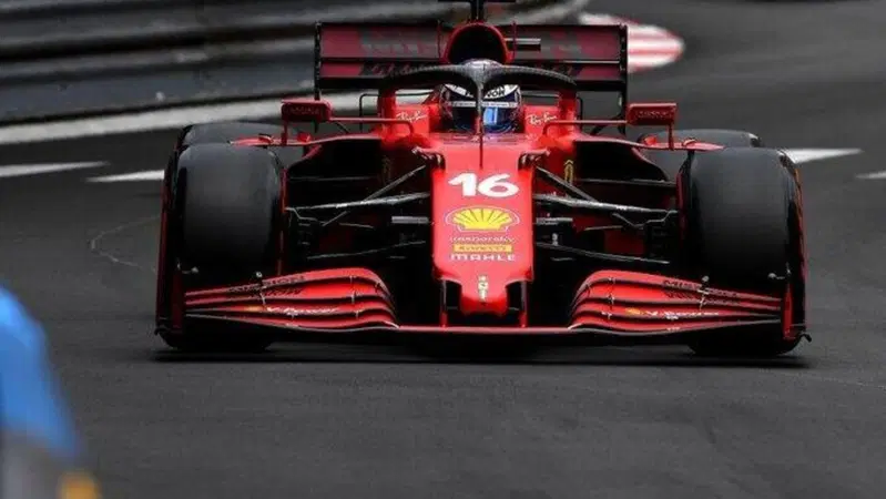 Formula 1, Leclerc. "Sono felice di essere in pole ma sono preoccupato per il cambio"