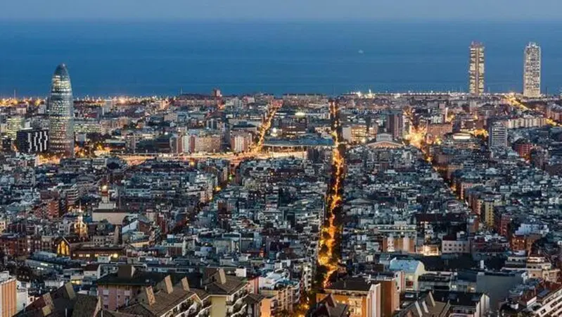 Barcellona, pannelli fotovoltaici sotto l'asfalto