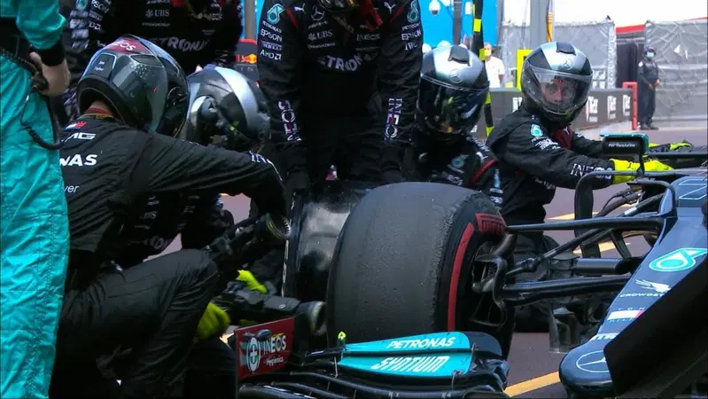 Formula 1, Allison. "Non siamo ancora riusciti a svitare il dado della ruota di Bottas"