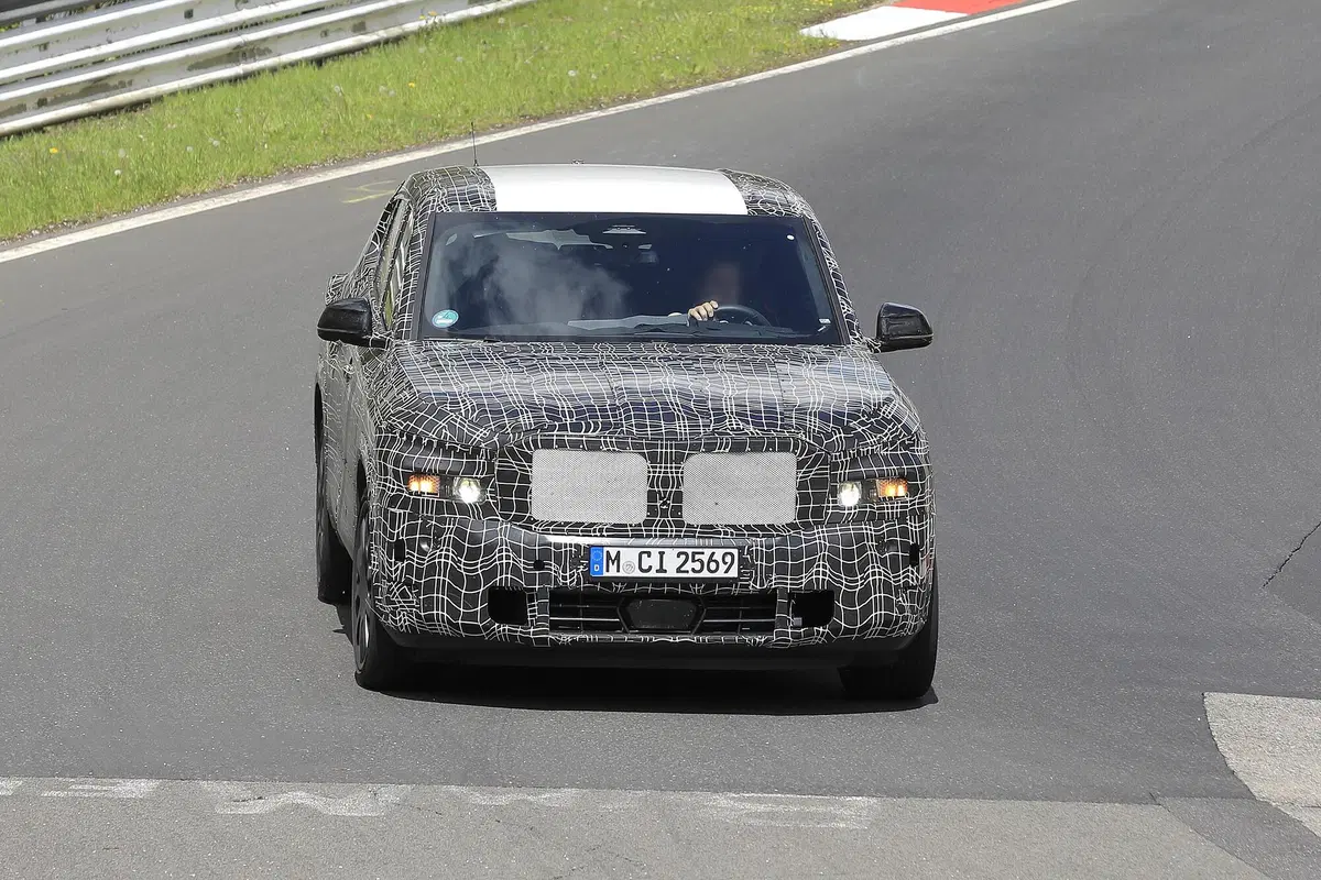 BMW, in arrivo la X8? Le foto spia (2)