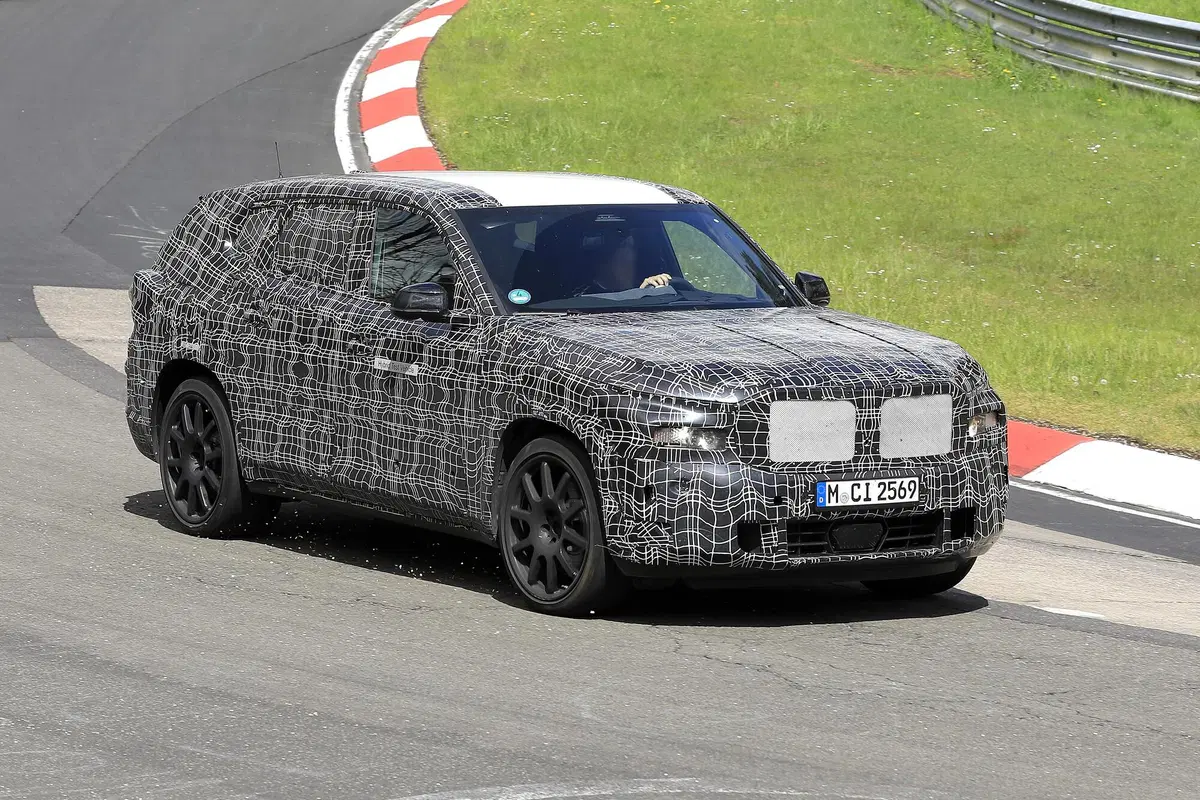 BMW, in arrivo la X8? Le foto spia (3)