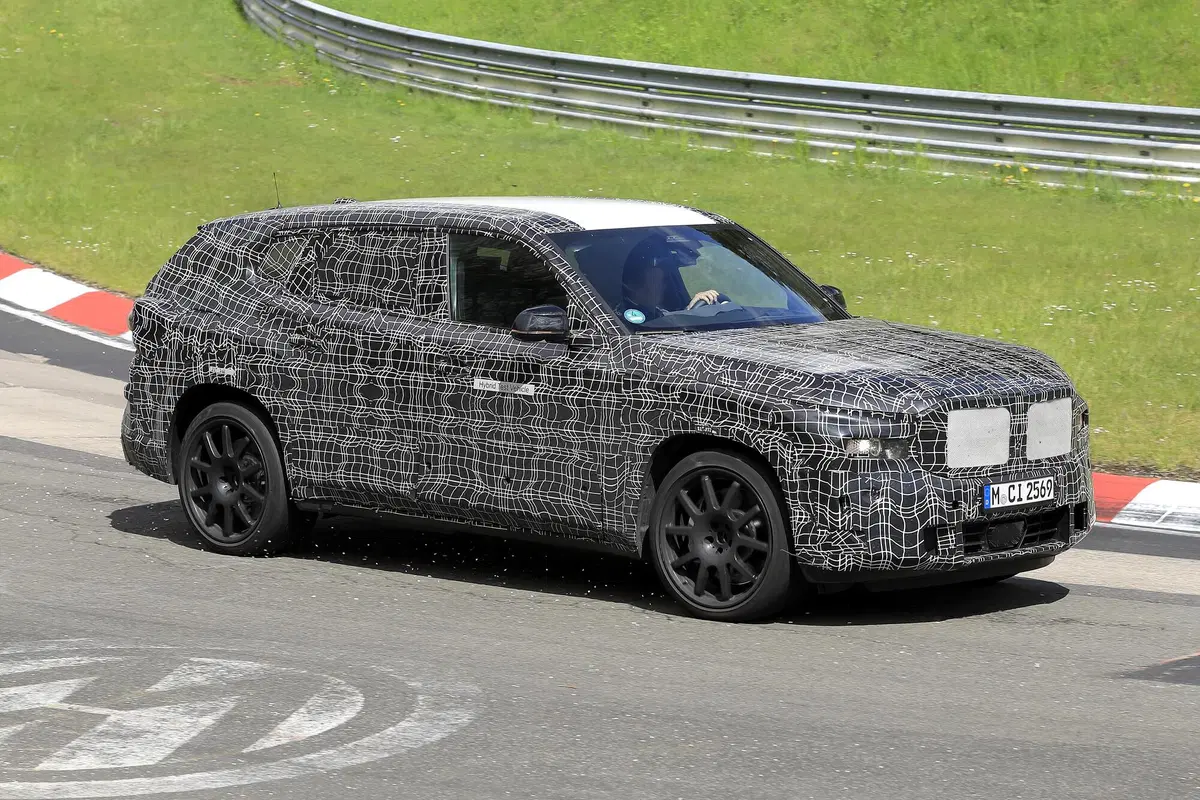BMW, in arrivo la X8? Le foto spia (4)