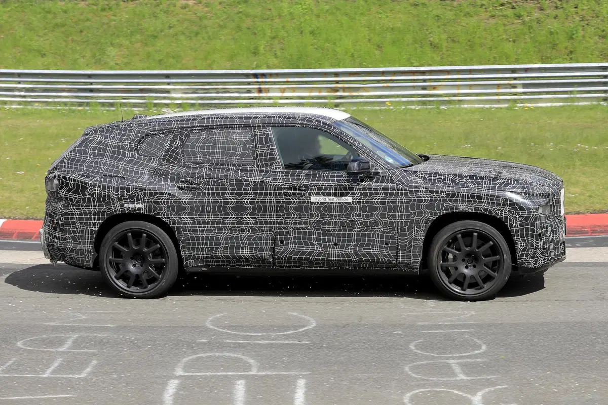 BMW, in arrivo la X8? Le foto spia (5)