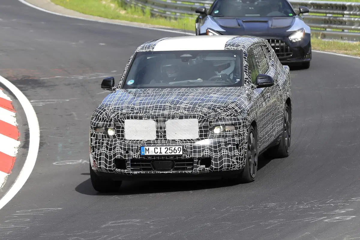 BMW, in arrivo la X8? Le foto spia (6)