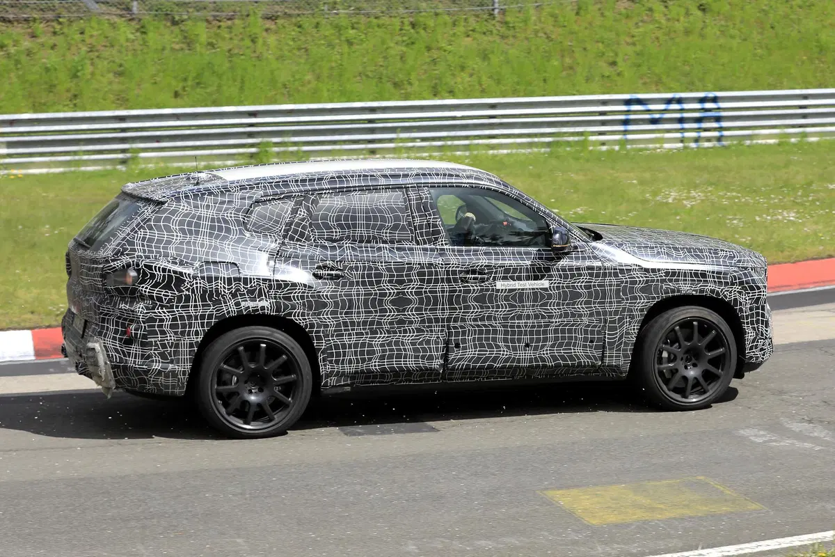 BMW, in arrivo la X8? Le foto spia (8)