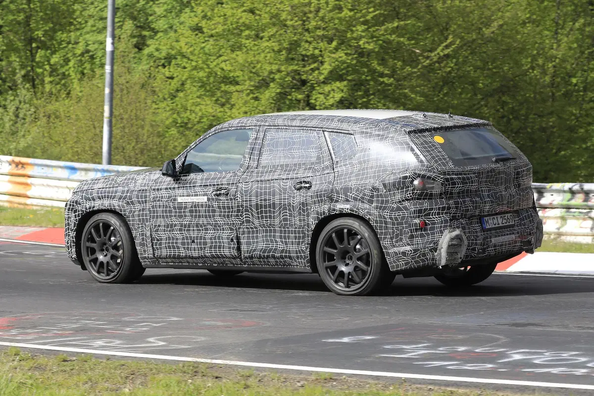 BMW, in arrivo la X8? Le foto spia (15)