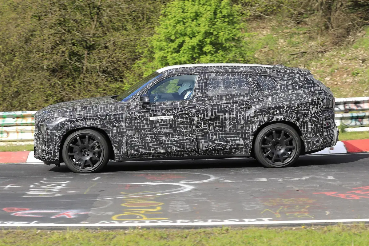 BMW, in arrivo la X8? Le foto spia (17)