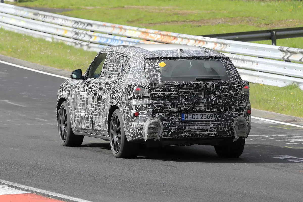 BMW, in arrivo la X8? Le foto spia (18)