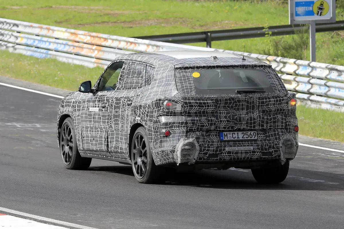 BMW, in arrivo la X8? Le foto spia (19)