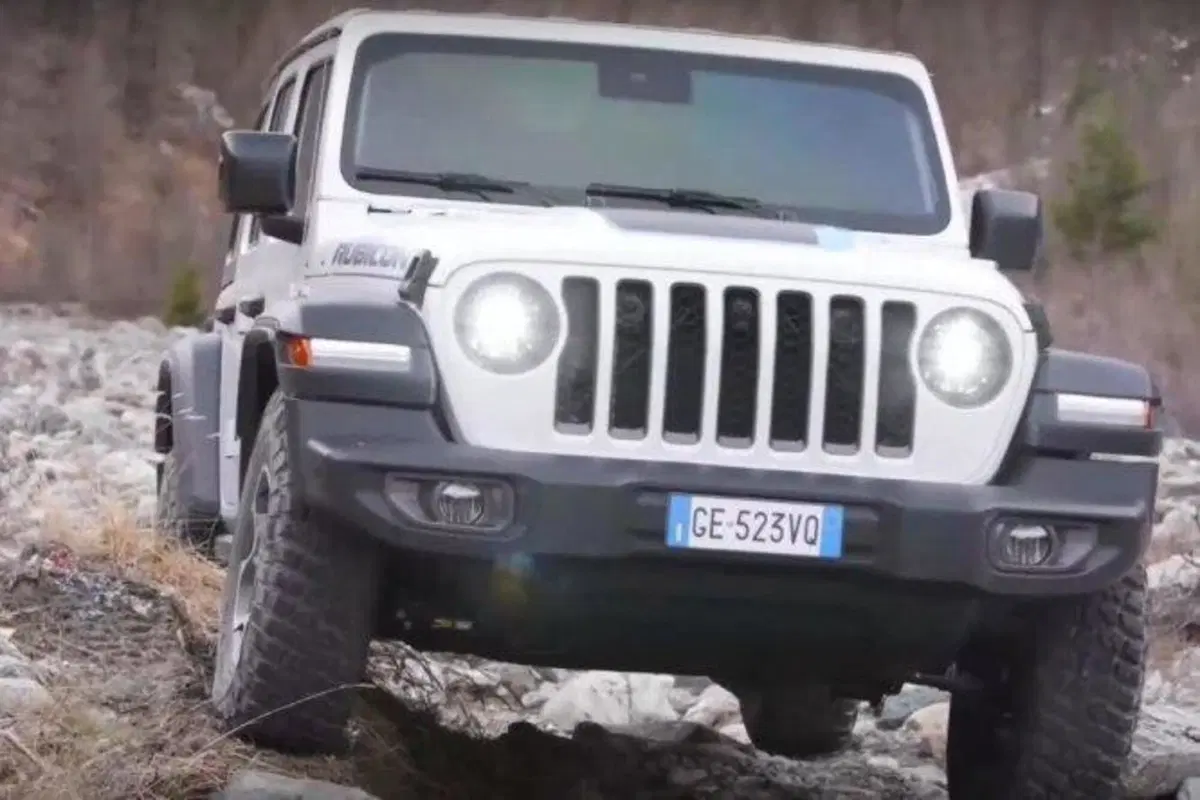 L'icona Jeep diventa ibrida, Con 380CV e 50 Km EV: ecco Wrangler 4xe in Italia [da 59 a 72K] (3)