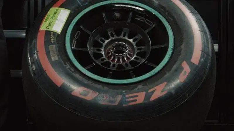 Formula 1, Mercedes: Tolta l'anteriore destra dalla vettura di Bottas
