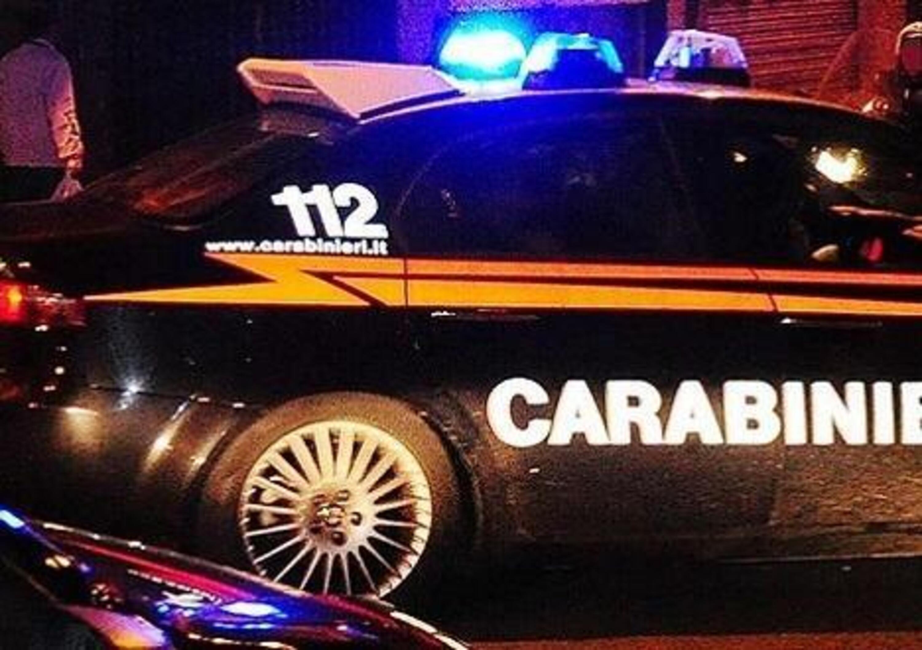 Firenze: danneggia tre auto e aggredisce i Carabinieri