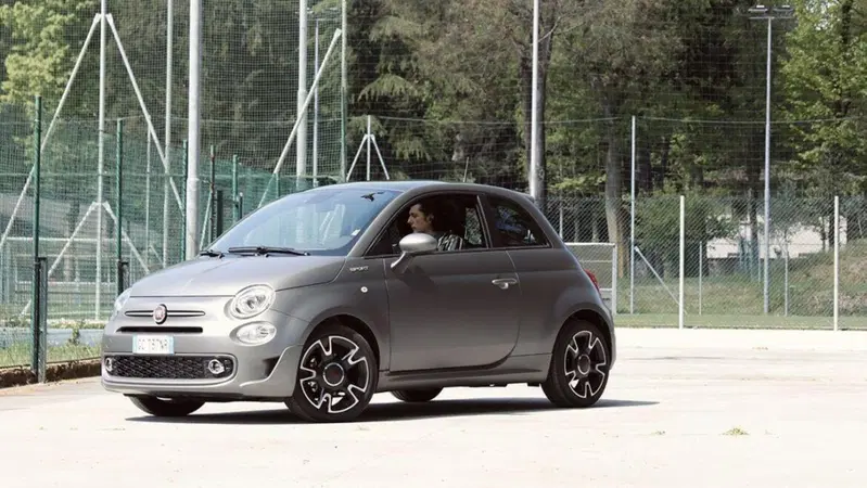 La propensione degli italiani per l'auto elettrica? Bassa ma superiore di quella al diesel [ibride al top]