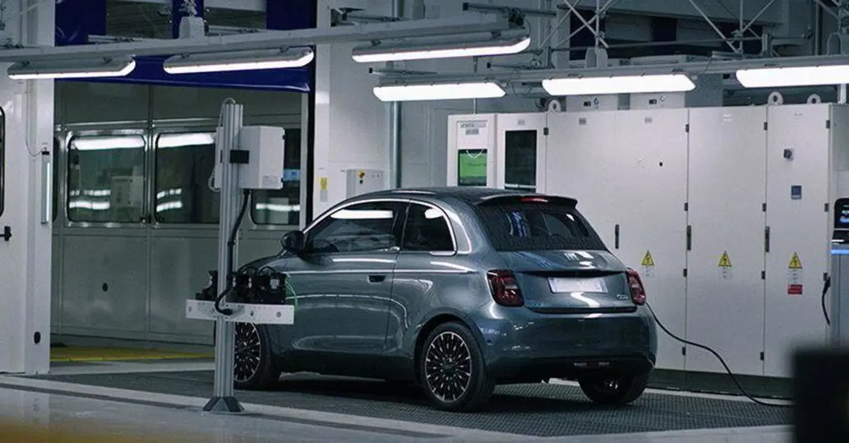 La prima "grande e buona cosa" di Stellantis per l'Italia: una fabbrica di batterie per auto