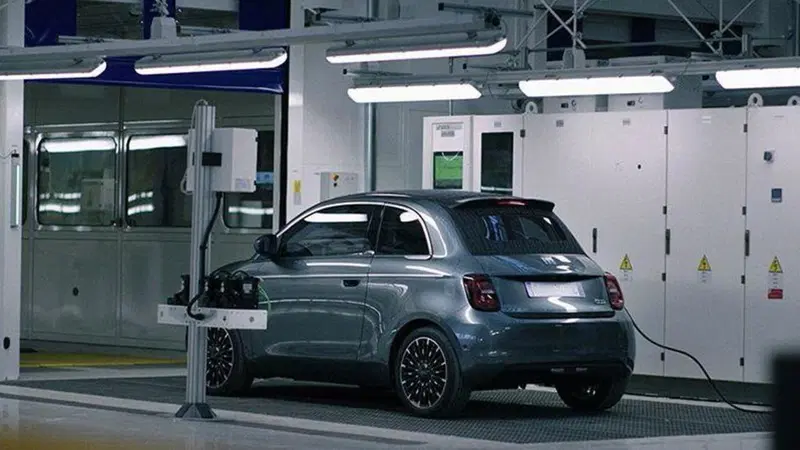 La prima "grande e buona cosa" di Stellantis per l'Italia: una fabbrica di batterie per auto