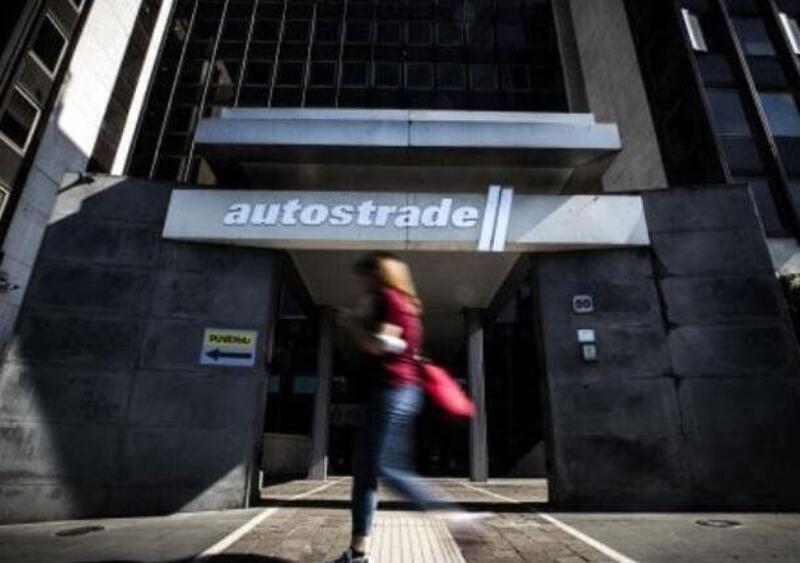 Autostrade, ok alla vendita a Cdp: i Benetton incasseranno 2,4 miliardi 