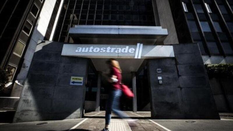 Autostrade, ok alla vendita a Cdp: i Benetton incasseranno 2,4 miliardi 