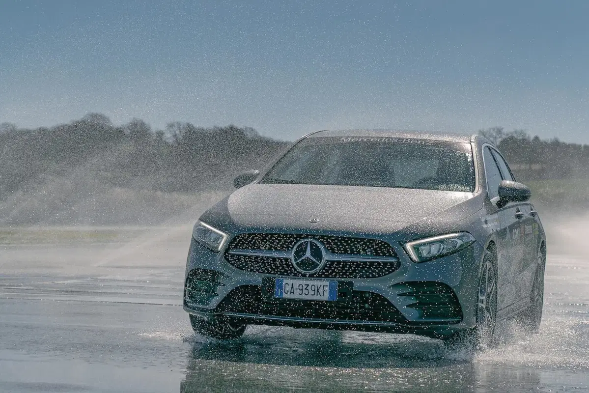 Scegli Mercedes e guida sicuro! (11)
