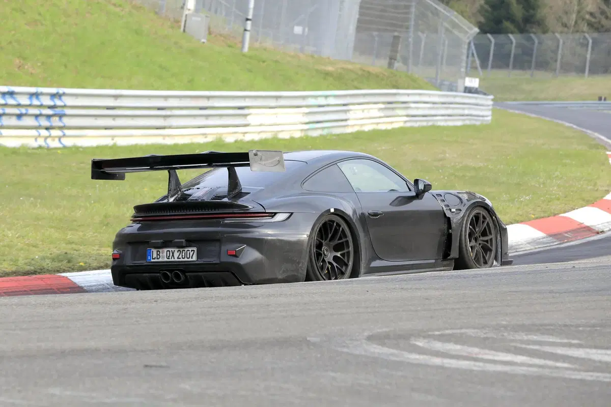 Porsche 911 GT3 RS, le foto spia al Nürburgring (8)