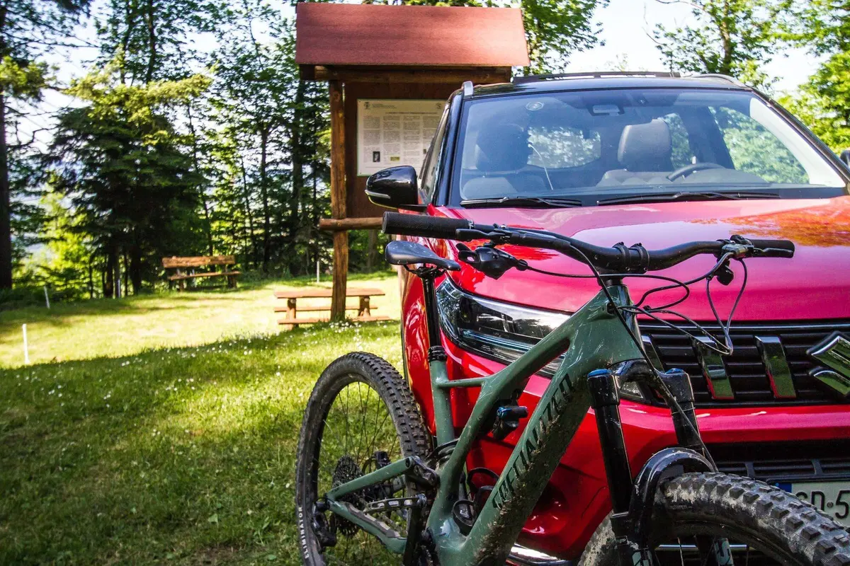 Con Suzuki Vitara ibrida alle World E-Bike Series, Ecco il campo di gara [video] (8)