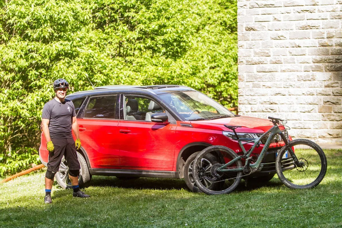 Con Suzuki Vitara ibrida alle World E-Bike Series, Ecco il campo di gara [video] (9)