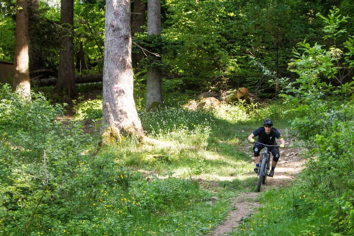 Con Suzuki Vitara ibrida alle World E-Bike Series, Ecco il campo di gara [video] (7)