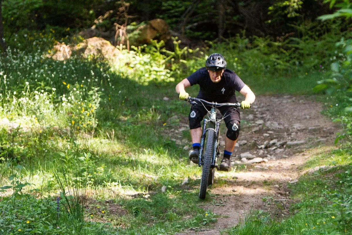 Con Suzuki Vitara ibrida alle World E-Bike Series, Ecco il campo di gara [video] (10)