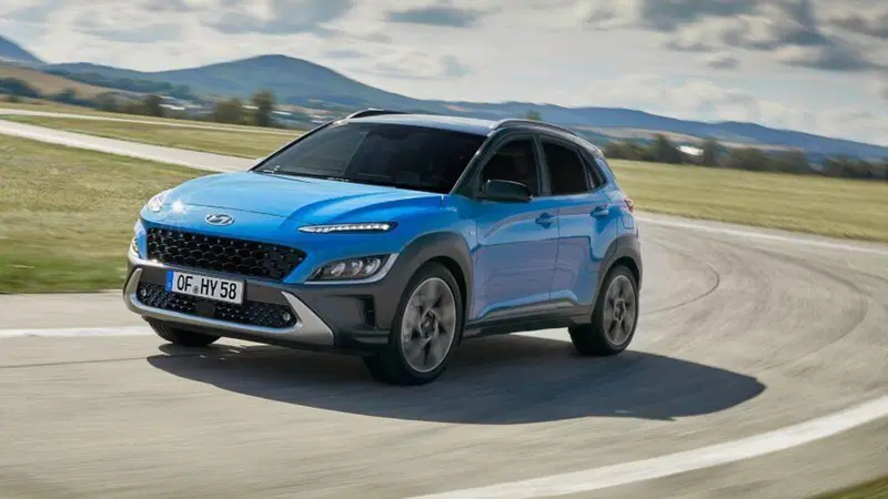 Hyundai Kona 2021 HEV, Restyling: primo contatto, commento e prova dell'ibrida full [video]