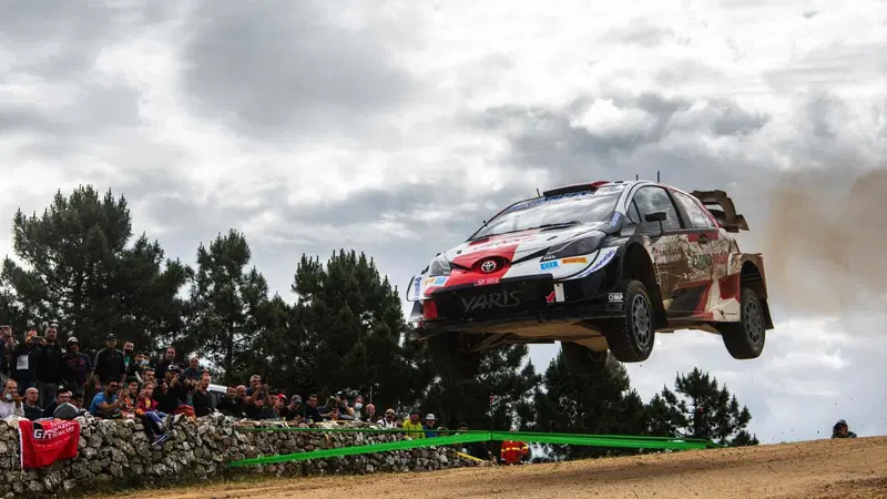 WRC21. RIS 2021. Tempesta Sardegna, si salvano Ogier e Evans, Toyota