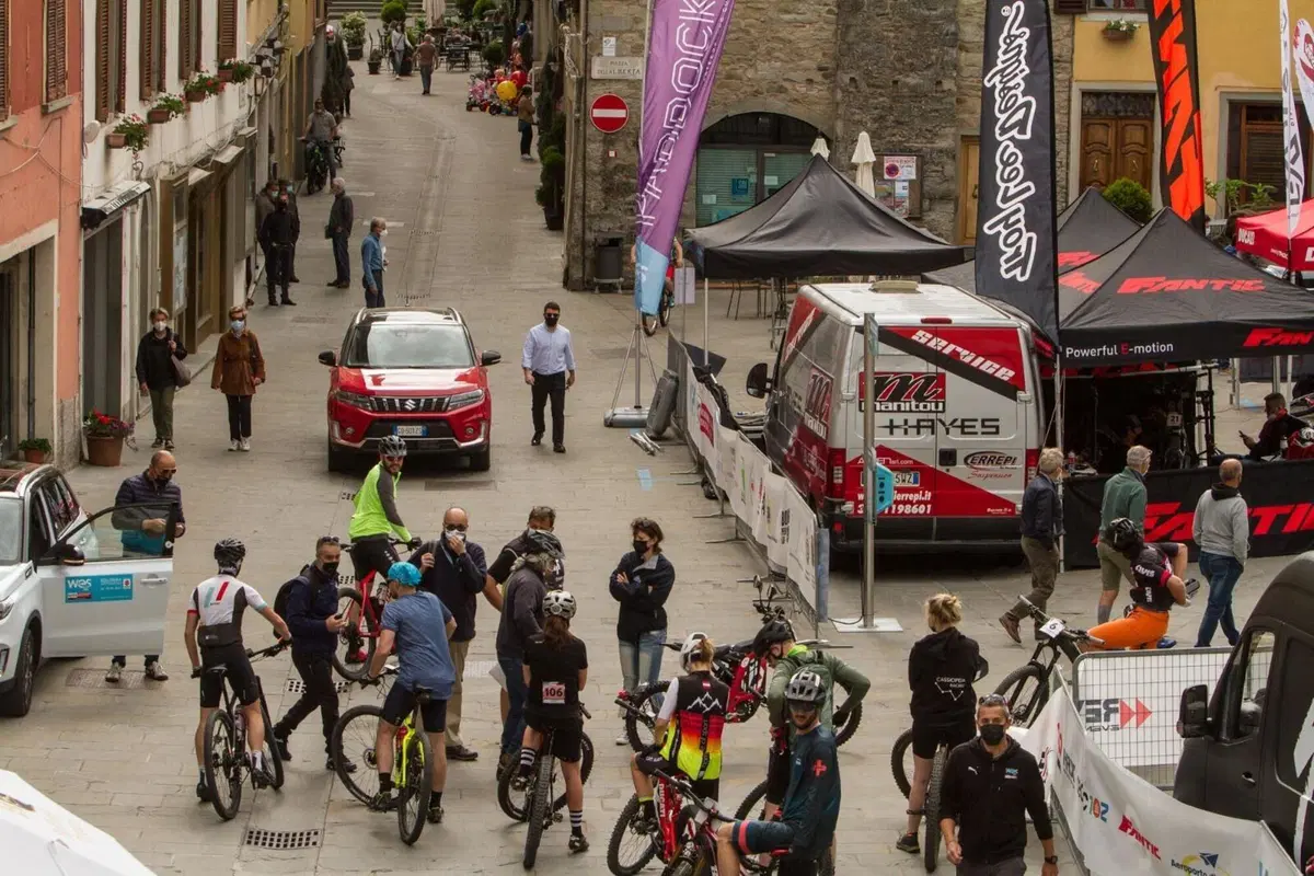 Con Suzuki Vitara ibrida alle World E-Bike Series, In pista [video] (6)