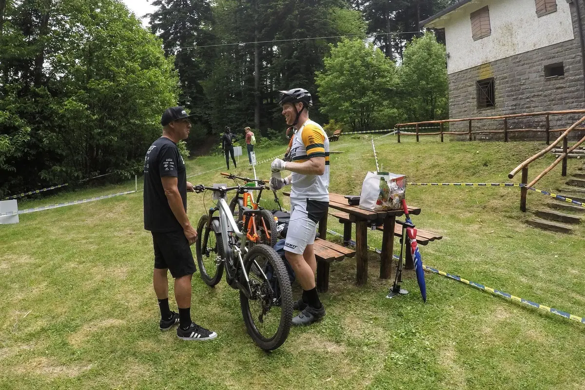 Con Suzuki Vitara ibrida alle World E-Bike Series, In pista [video] (5)