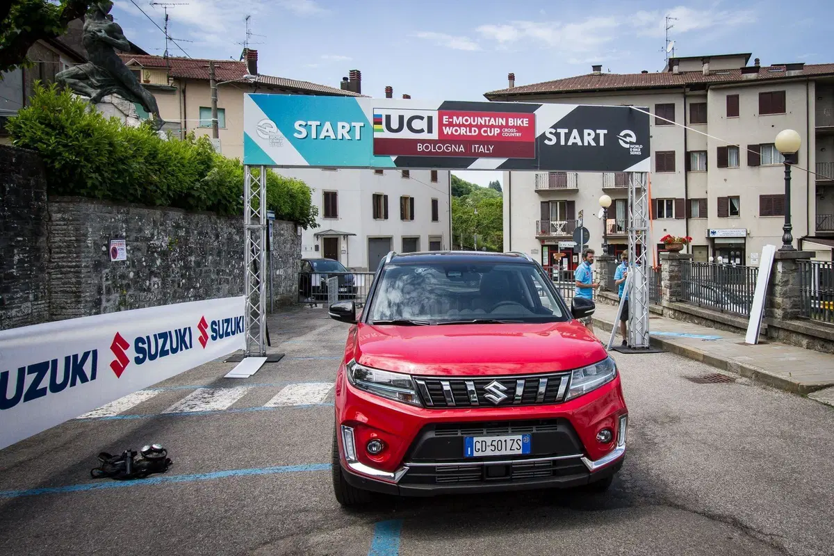 Con Suzuki Vitara ibrida alle World E-Bike Series, In pista [video] (7)