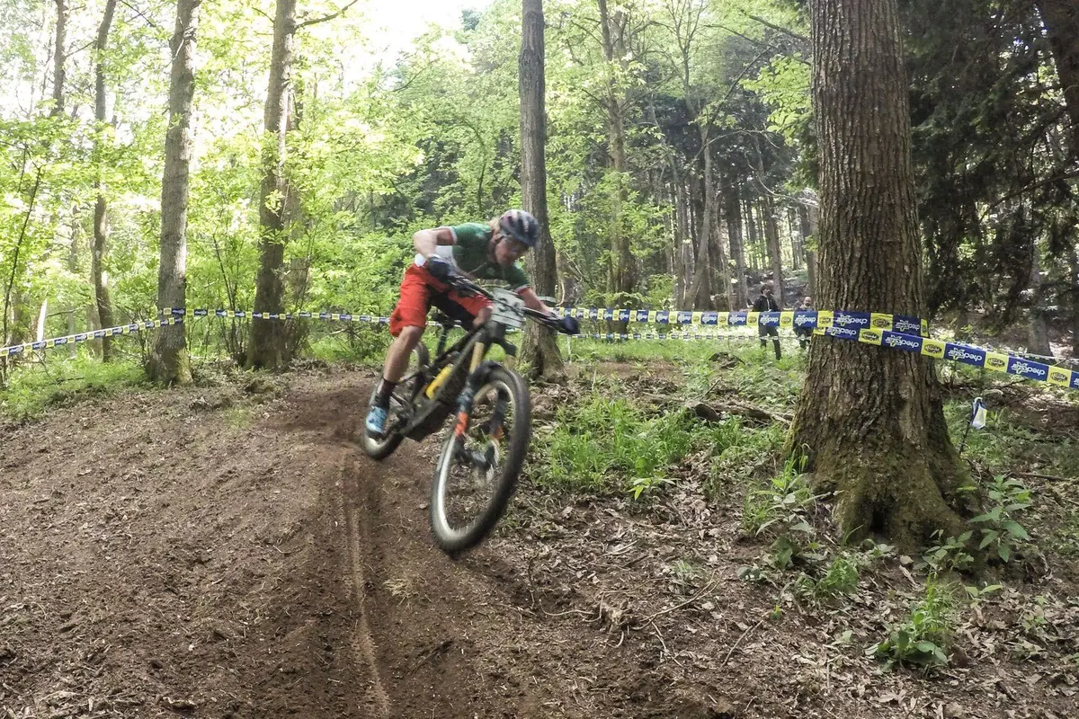 Con Suzuki Vitara ibrida alle World E-Bike Series, In pista [video] (8)