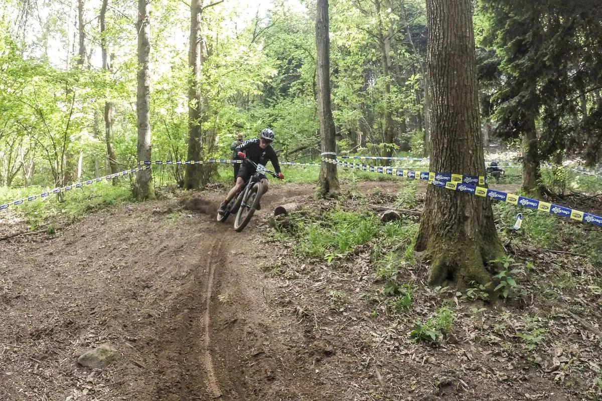 Con Suzuki Vitara ibrida alle World E-Bike Series, In pista [video] (12)