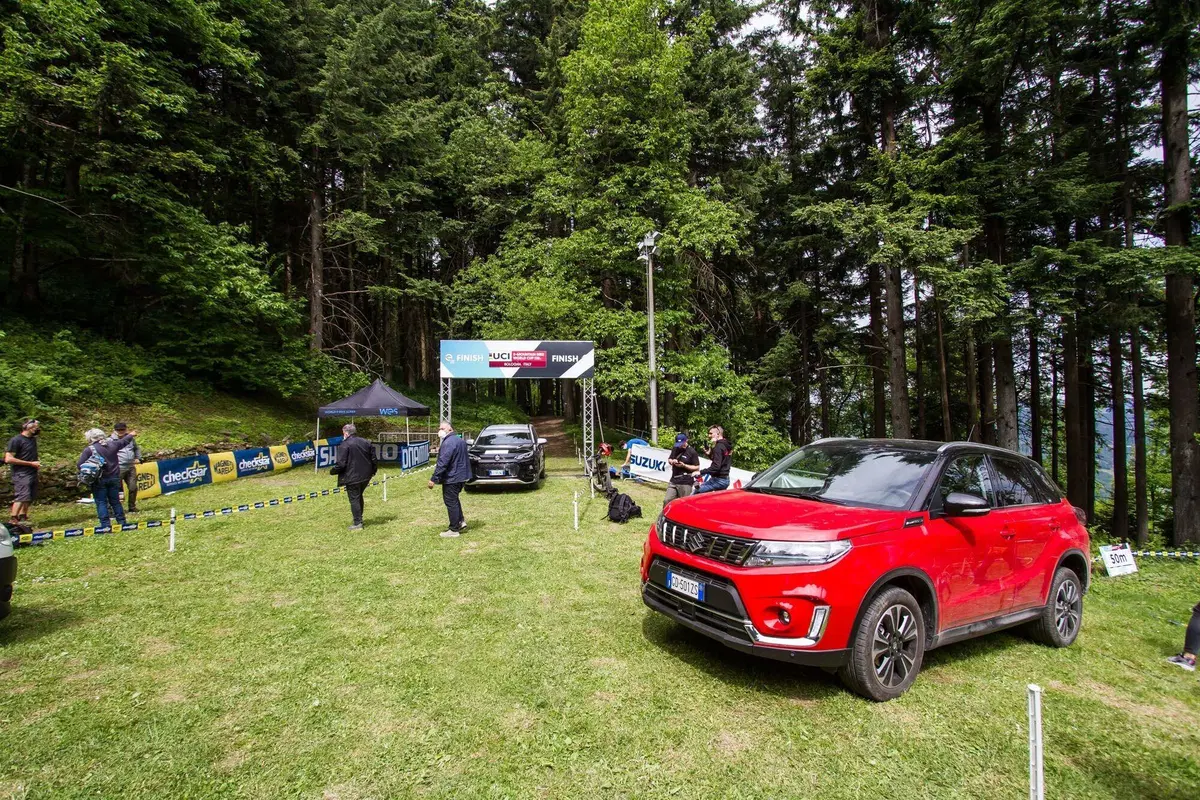 Con Suzuki Vitara ibrida alle World E-Bike Series, In pista [video] (10)
