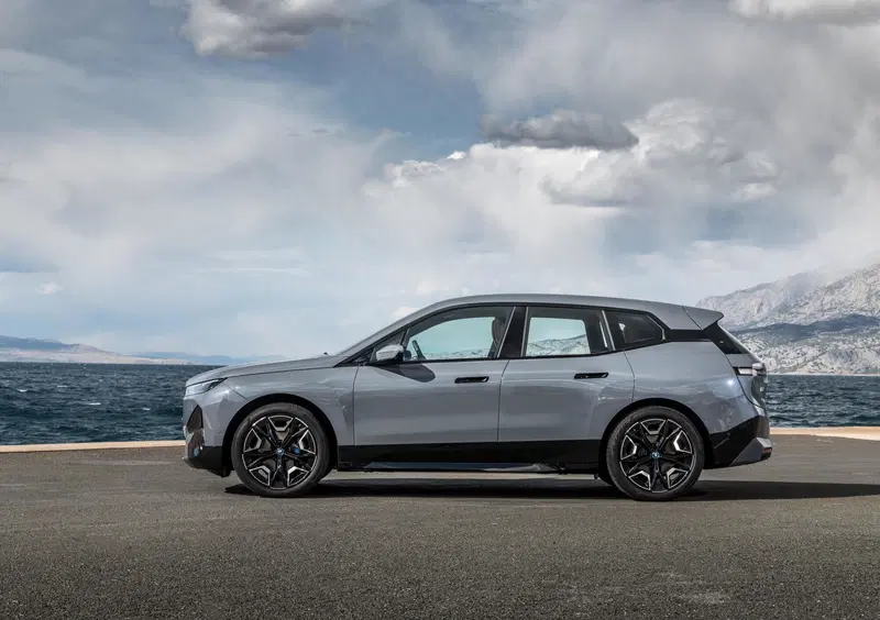 BMW iX (2021-->>) (22)