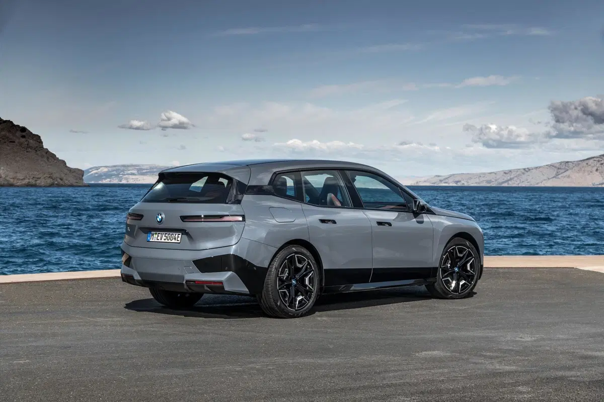 BMW iX xdrive40 (24)
