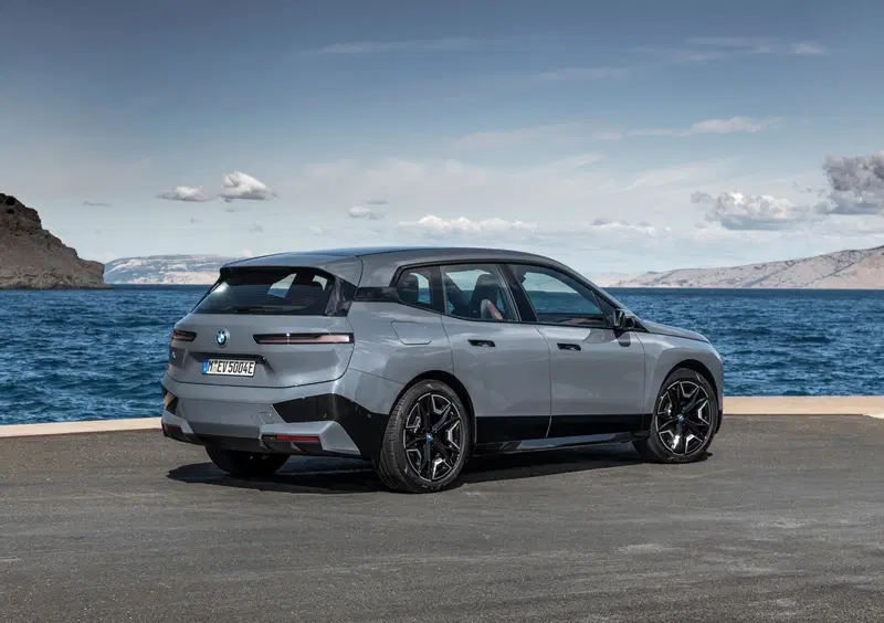 BMW iX (2021-->>) (24)