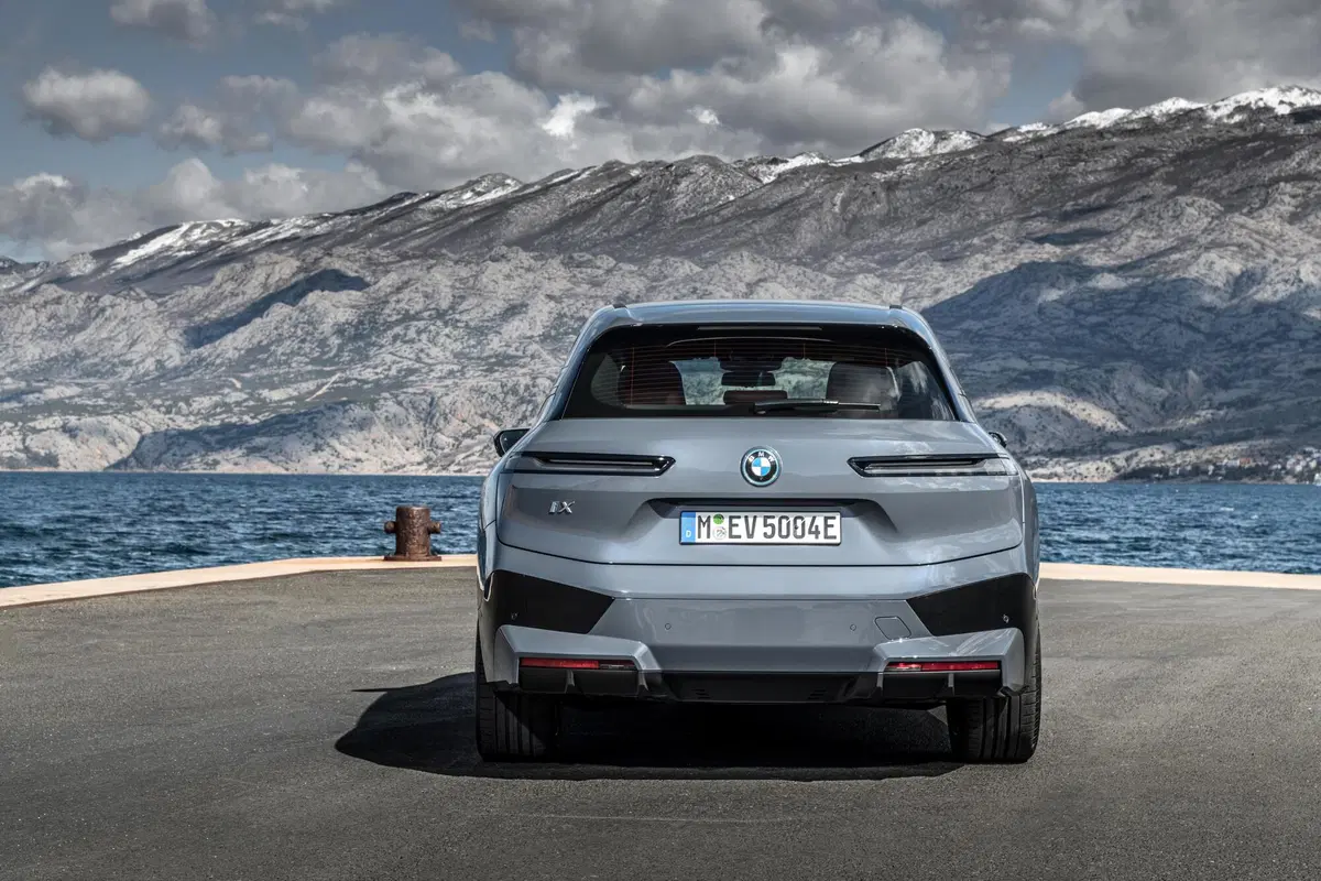 BMW iX xdrive40 (25)