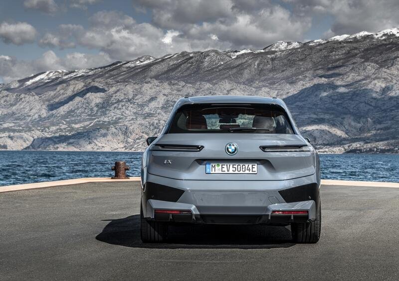 BMW iX (2021-->>) (5)