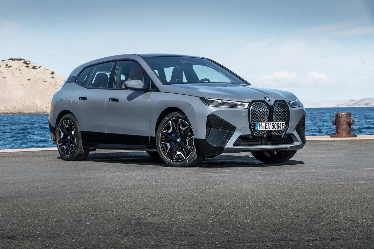 BMW iX xdrive40 (21)