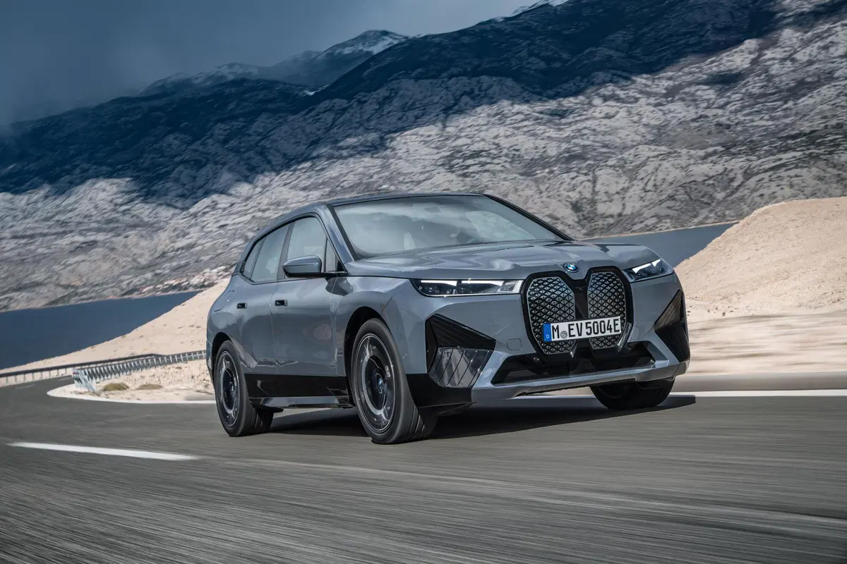 BMW iX xdrive40 (28)