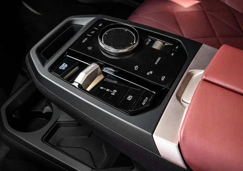 BMW iX (2021-->>) (38)