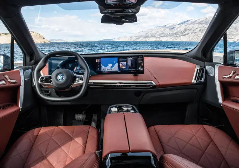 BMW iX (2021-->>) (30)