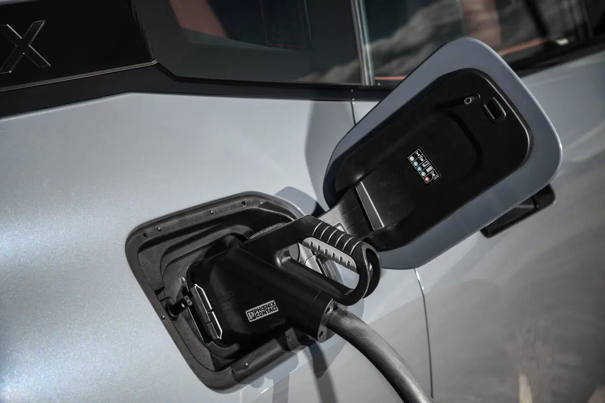 BMW iX xdrive40 (42)