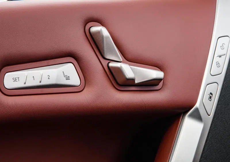 BMW iX (2021-->>) (40)